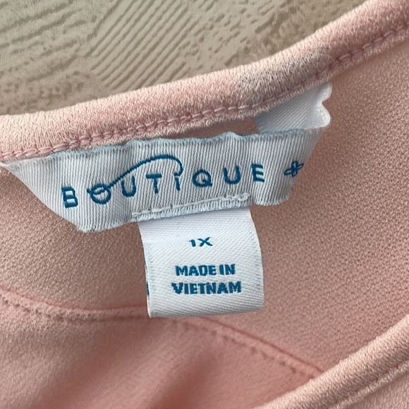 ❤️ 🆕 BOUTIQUE flounce Cold Shoulder Blouse Size 1X - Picture 4 of 5